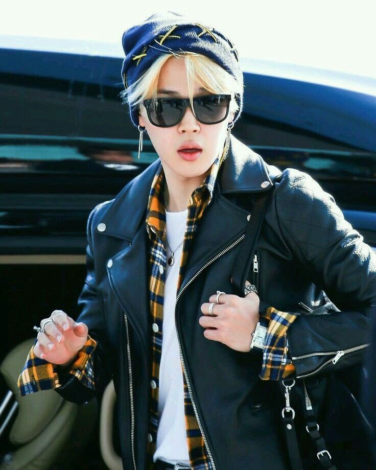 BTS in leather: a thread, because it's one of my favorite things.