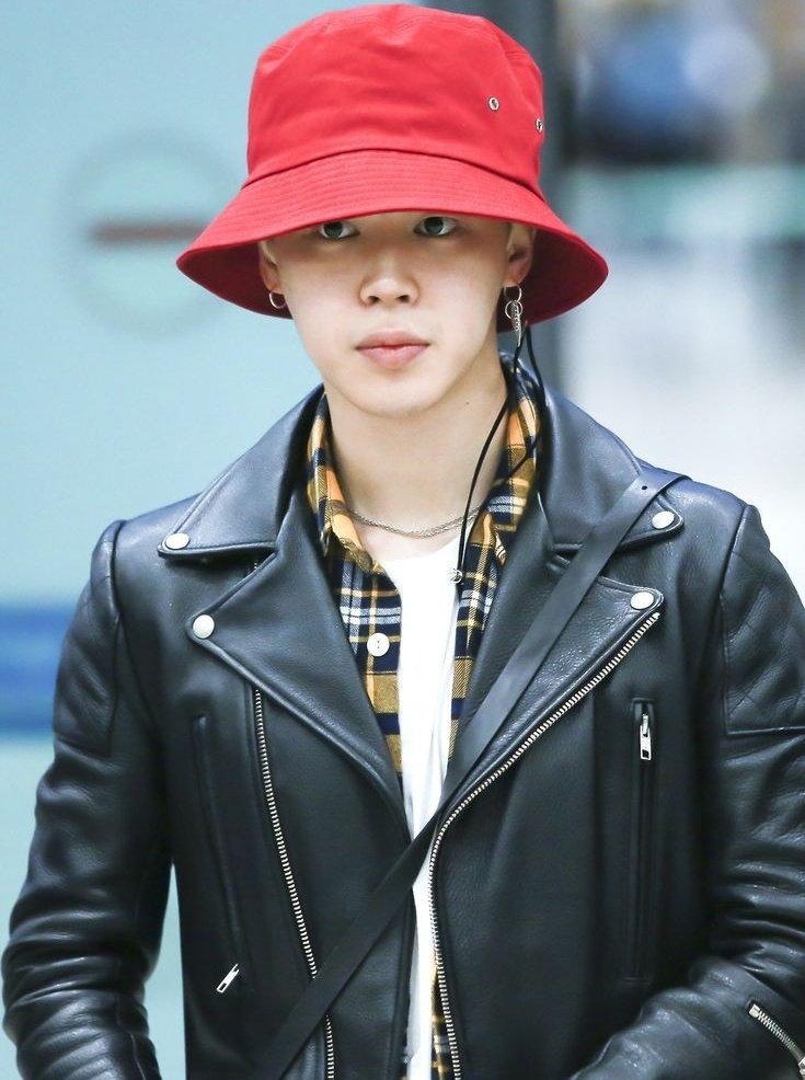 BTS in leather: a thread, because it's one of my favorite things.