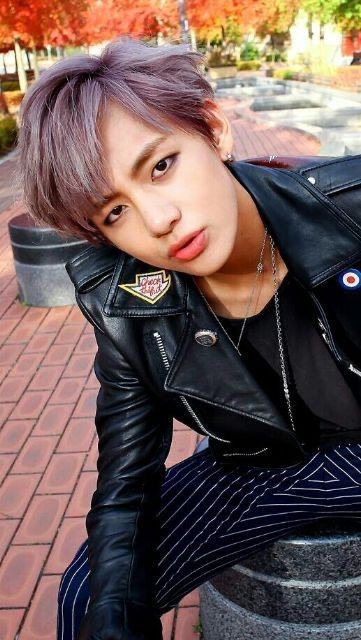 BTS in leather: a thread, because it's one of my favorite things.