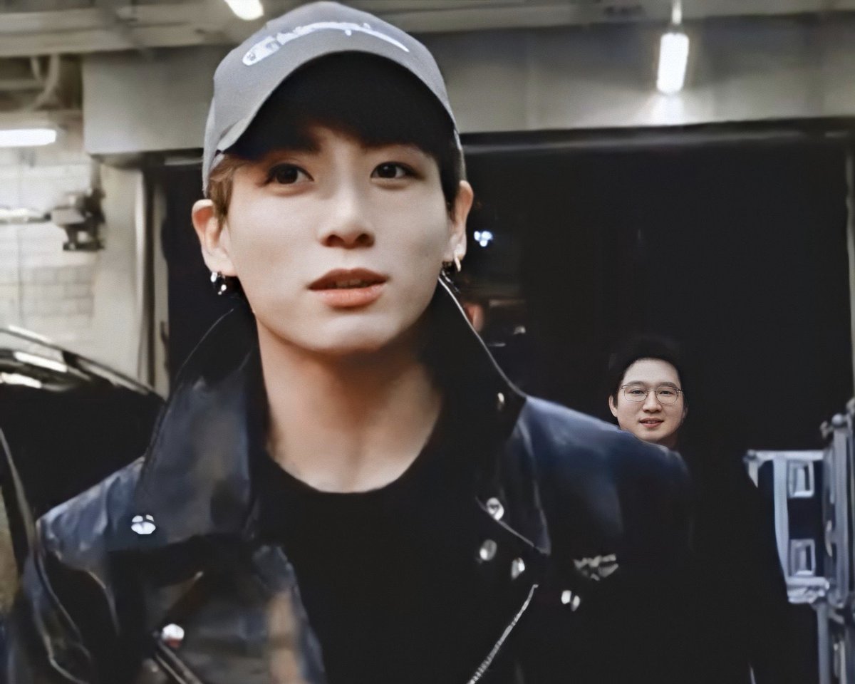 BTS in leather: a thread, because it's one of my favorite things.