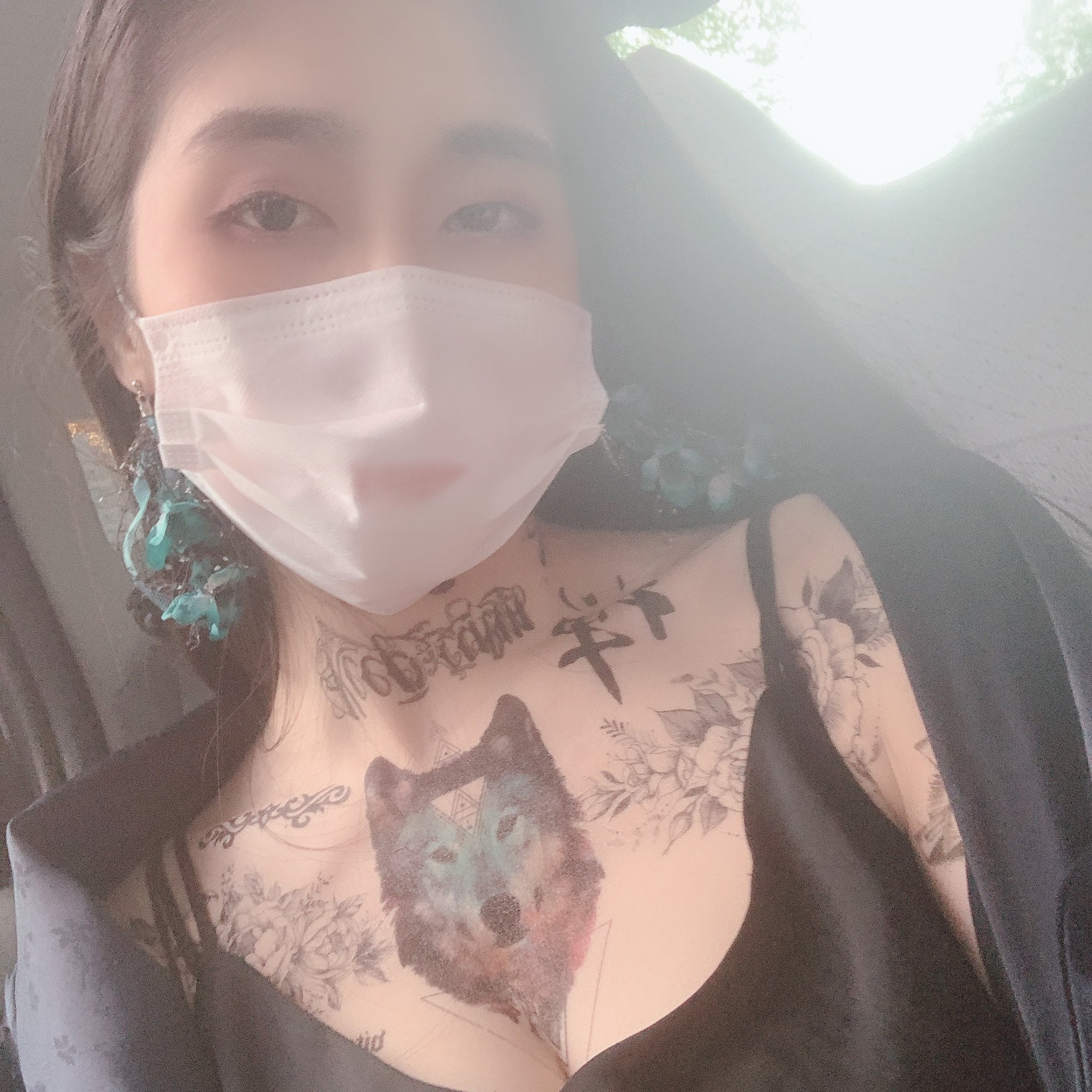 峰なゆか Twitterren タトゥーシール かなり本物ぽく見える をゴリゴリに貼った状態でタクシーに何度か乗ったのだけど 運転手の態度が全員いつもとまったく違いすぎてビビった 敬語を使う 行き先を復唱する 遠回りしない お礼を言う もうおでこに 死 とか 峰なゆか Twitterren タトゥーシール かなり本物ぽく見える をゴリゴリに貼った状態でタクシーに何度か乗ったのだけど 運転手の態度が全員いつもとまったく違いすぎてビビった 敬語を使う 行き先を復唱する 遠回りしない お礼を言う もうおでこに 死 とか