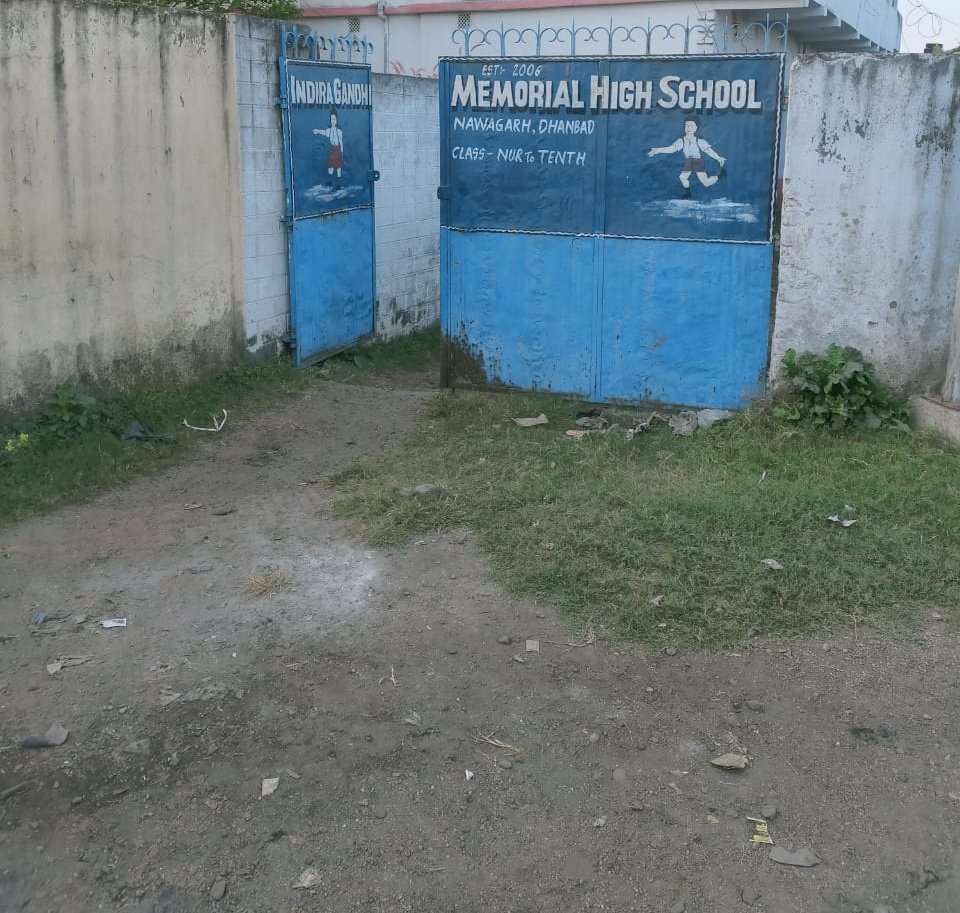 Indira Gandhi Memorial School, Nawagarh, Dhanbad: Records show scholarships were sanctioned for 324 students — all except one received Rs 10,700 each for “hostel” students.The three-room school has no hostel. Ram Dubey, director said he did not apply'This is a big fraud'. 7/n