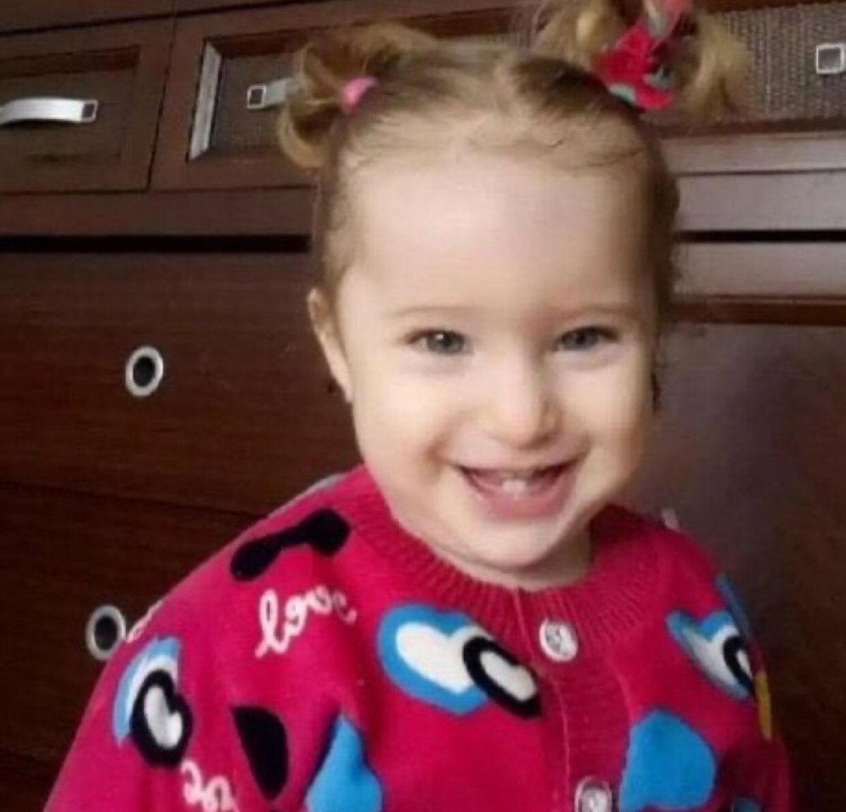 solcugazete's tweet photo. Depremden 65 saat sonra, enkazdan canlı çıkarılan 3 yaşındaki Elif;

#UmutVar #AfetDeğilCinayet https://t.co/UUWscM4b86