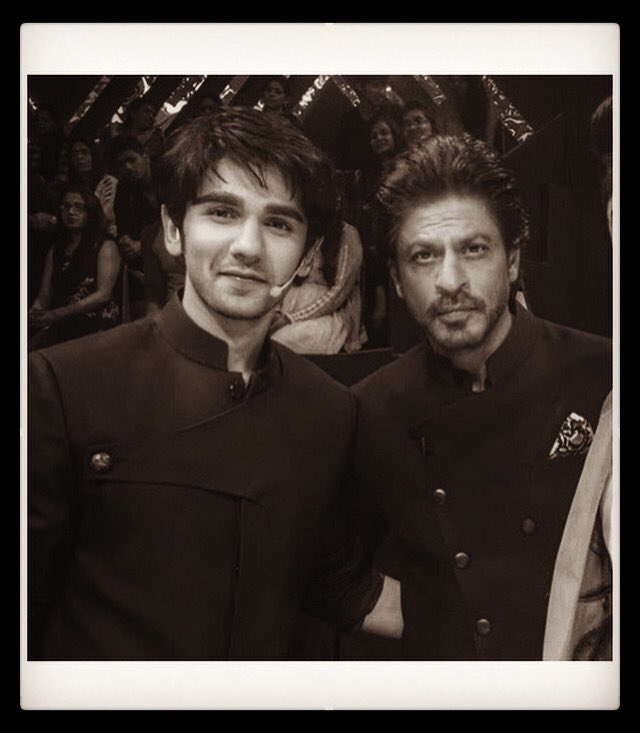 Aisa kya kahu jo pehle na kaha gaya ho. Log aapke ki taarif mein badi badi baatein likha karte hai... toh isiliye main aap ke liye kuchh nahi karta kyunki aap hi ne kaha tha “Jo kuchh nahi karte, woh kamaal karte hai.” <a href="/iamsrk/">Shah Rukh Khan</a> ♥️

#happybirthdaySRK #shahrukhkhan