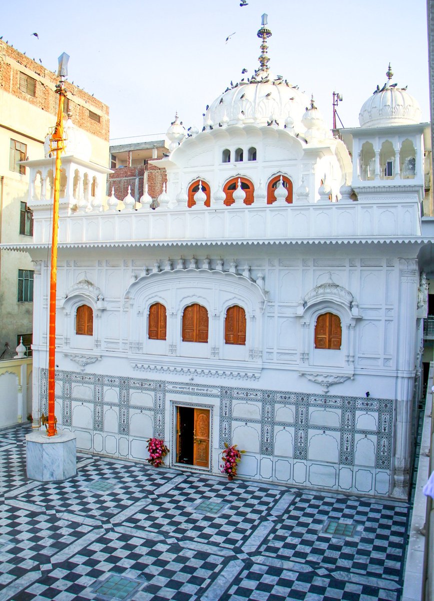 Bhai Jetha Ji, later called Guru Ram Daas Ji was born at Chuna Mandi, Lahore (now in Pakistan) in 1534. (1/19)