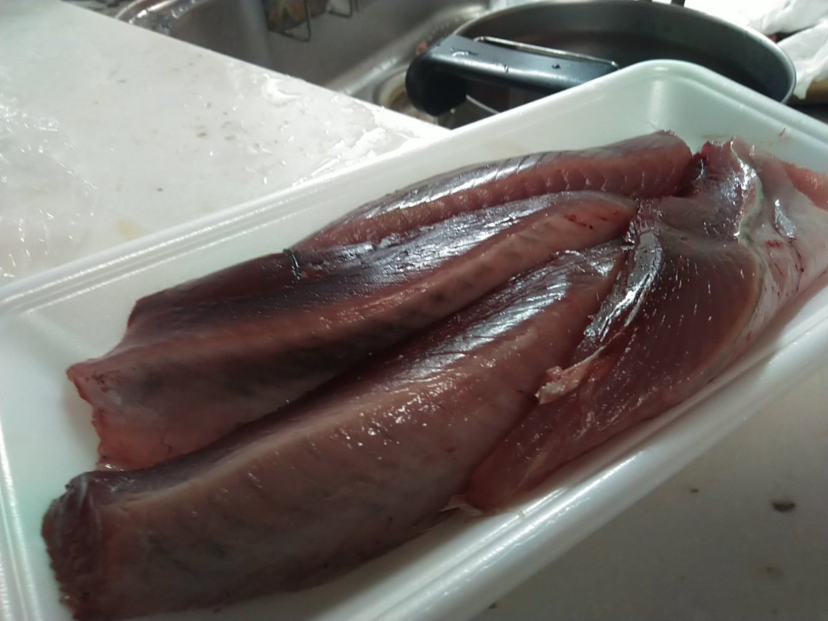 らくだ 魚屋でソーダカツオを捌いてもらったついでに アラも下さい とお願いしたら不思議な顔されました カツオ 魚料理 らくだ 魚屋でソーダカツオを捌いてもらったついでに アラも下さい とお願いしたら不思議な顔されました カツオ 魚料理