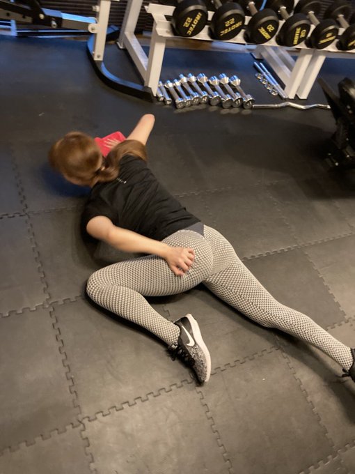 中殿筋トレーニング直後、 痛いーーーって悶絶してるのを笑いながら驚異のスピードで写真撮られてた🤣 いやまじで痛かったのw  中殿筋、頑張れ!笑 https://t.co/B4F3FCMbTk<a href="/tag/bdanri"class="tags"><span>#bdanri</span></a><a href="/tag/0517blackdiamond"class="tags"><span>#0517blackdiamond</span></a>