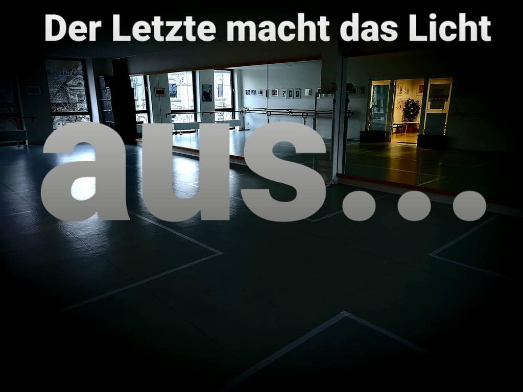 EisenhardtAnd's tweet photo. Zwangspause...Man fühlt sich leer und hilflos... und ja, es betrifft uns alle... macht es das besser? Nein! Besonders nicht für diejenigen Branchen und Existenzen, die gerade, weil angeblich nicht systemrelevant, vor die Wand gefahren werden...#lockdown #corona #danceareaherne https://t.co/nk3K0DM1ZD