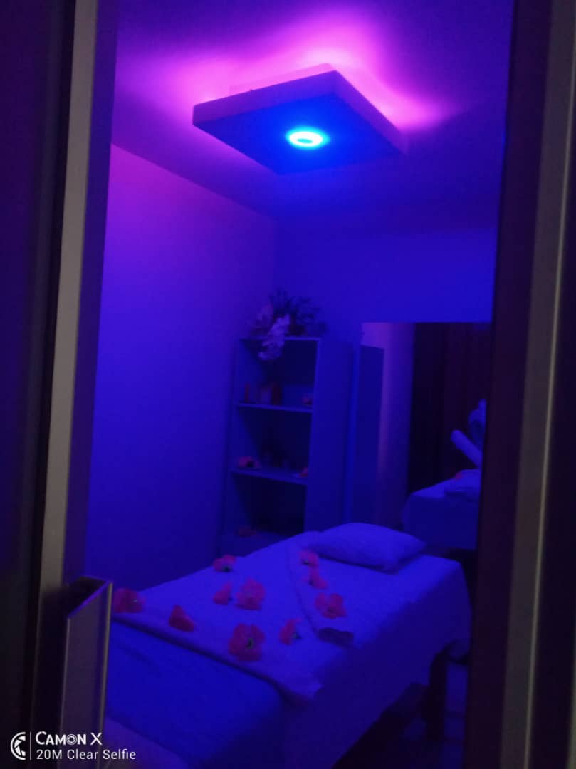 Daylightsafaris's tweet photo. The Ozone therapy tightens and makes your skin firm, this is only found @CentreEase #EaseSpa .Call us on 0701407735 for this service. https://t.co/lf78RYLIFe