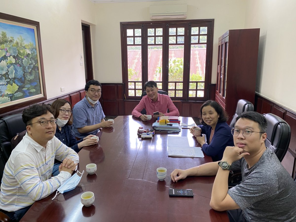 chinguyencomms's tweet photo. Researchers from @ILRI, Vietnam National Institute of Veterinary Research (#NIVR) and South Korea 🇰🇷 National Institute of Animal Science (#NIAS) met this morning in Hanoi before starting an experimental study on #Africanswinefever #ASF in Vietnam🇻🇳. https://t.co/3qQCpsJdOO