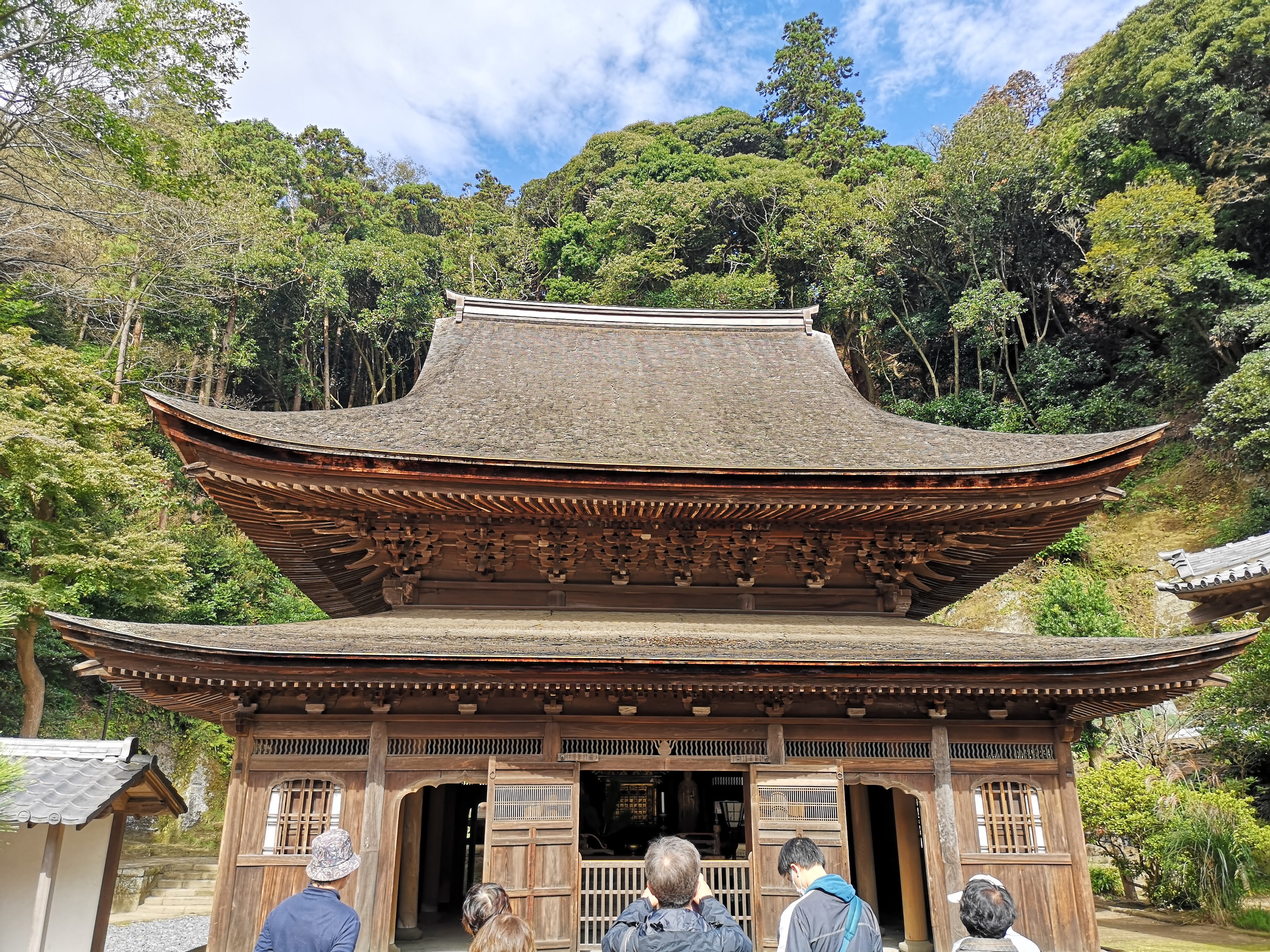 鎌倉市観光協会 On Twitter 北鎌倉にある円覚寺 明日11月3日まで舎利殿が特別拝観できます 舎利殿は鎌倉で唯一の国宝建造物です 室町時代 の建築物と推定され 唐様 禅宗様 建築物です 正面から全体を見ると 大きく見事な建物で圧倒されます 11月2日撮影 Https