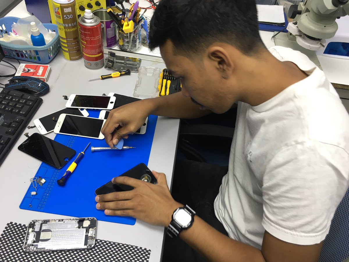 sktech_hq's tweet image. Hi, korang perlukan servis repair phone sekitar KL dan Selangor ? Nak harga yang berpatutan ? Hah sini lah tempatnya🥰Yang lagi best korang tak perlu susah2 keluar sebab kami menyediakan servis repair COD di sekitar KL dan Selangor😎 wasap admin sekarang  repairsmartphones.wasap.my