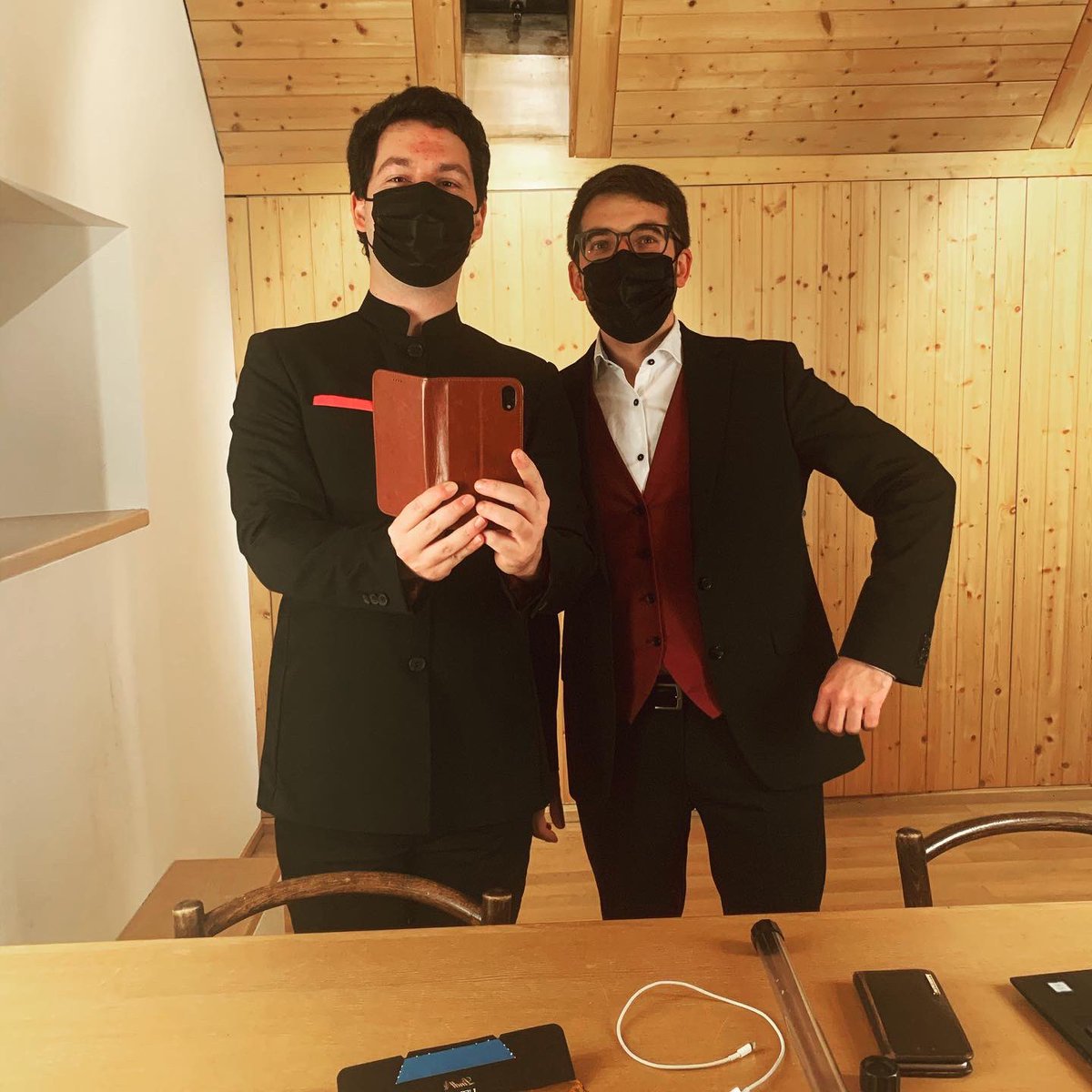 LaurentZufferey's tweet photo. What a privilege it was! Thank you so much @KammerphilGr for a wonderful concert, it felt like all the issues of this world suddenly disappeared! Stay safe everyone and see you soon !
#conductorslife #ohnekunstwirdsstill https://t.co/zUtmgTSPUR