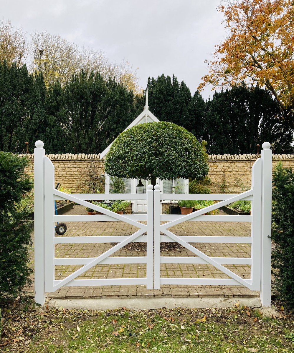 Oxfordplanters's tweet photo. Potager Garden Gates 😍 #madeforyou #madebyus #thegotocompanyforbespoke https://t.co/YRn1KSQqnX