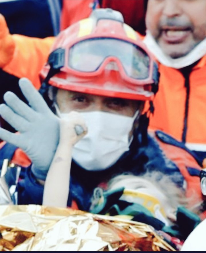 Bu fotoğrafı alın yeni bina yapmak için ruhsat başvurusu yapan bütün müteahhitlerin dosya kapağına koyun.