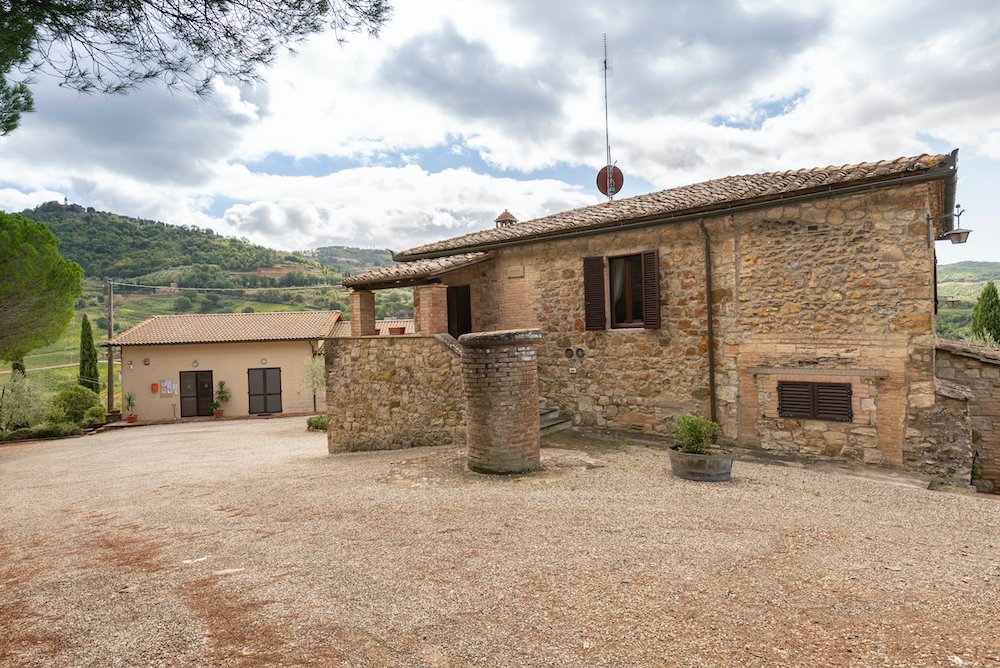 ConsBrunello's tweet photo. Dalla #moda al #vino, da #Spagna e #Austria a #Montalcino: la storia di #Pinino
https://t.co/pTZiku0LLo https://t.co/uH7Yx4Z8nd