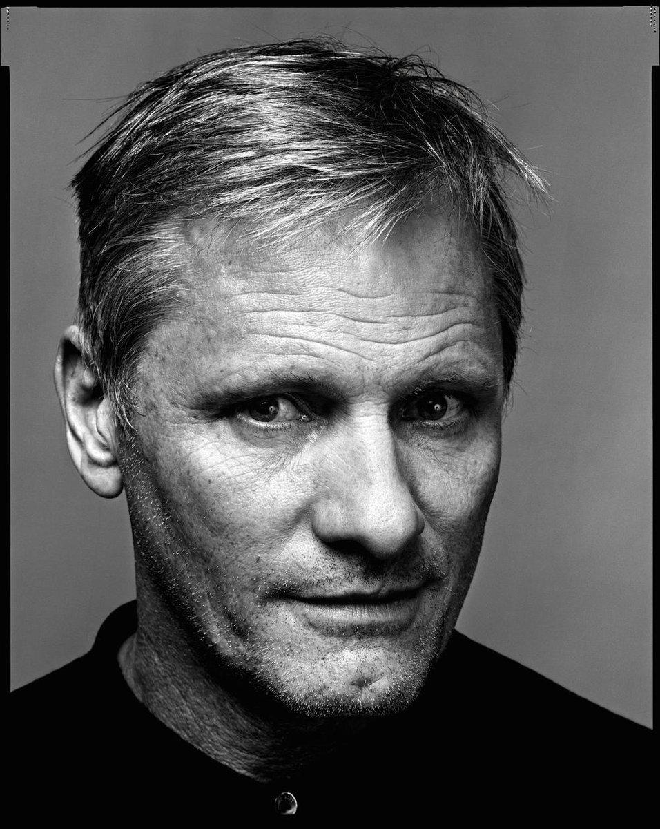 "J’ai appris dans ma vie qu'il faut donner plus d’importance à comment on se sent qu’à l’endroit où on se trouve. Je suis lié aux États-Unis, au Danemark ou à l’Argentine… Mais pas seulement… J’ai senti des liens partout où je suis passé !" #ViggoMortensen #Falling <a href="/franceinter/">France Inter</a>