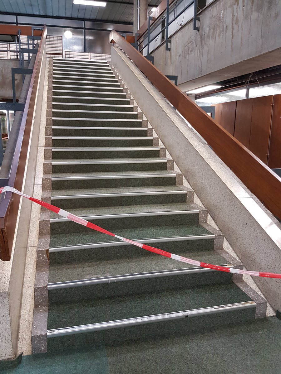 unibibkoeln's tweet image. Liebe Erstis! Leider können wir euch heute nicht persönlich am Infostand begrüßen und euch auch momentan keine Lernplätze anbieten. Trotz allem: Ein 💙-liches digitales Willkommen mit Fotos der #Unibib im #NovemberLockdown - und hoffentlich bis bald! 🙋 @UniCologne