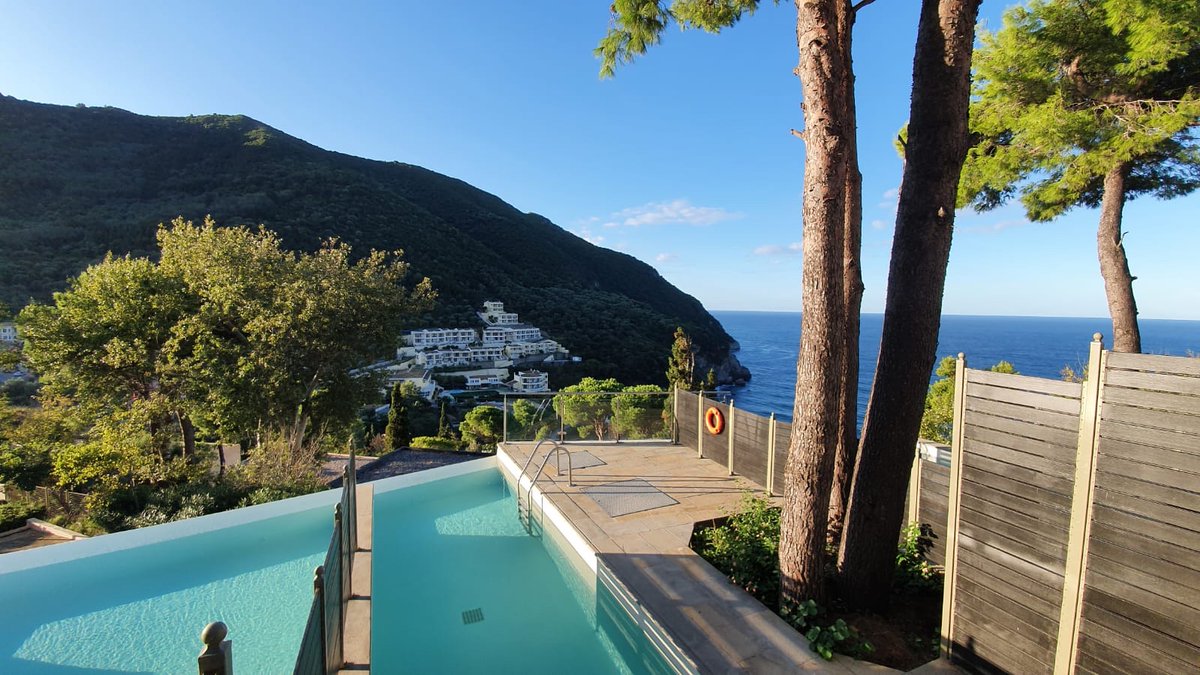How was waking up to this only two weeks ago!? Today feels like the most Monday of Mondays in a long time