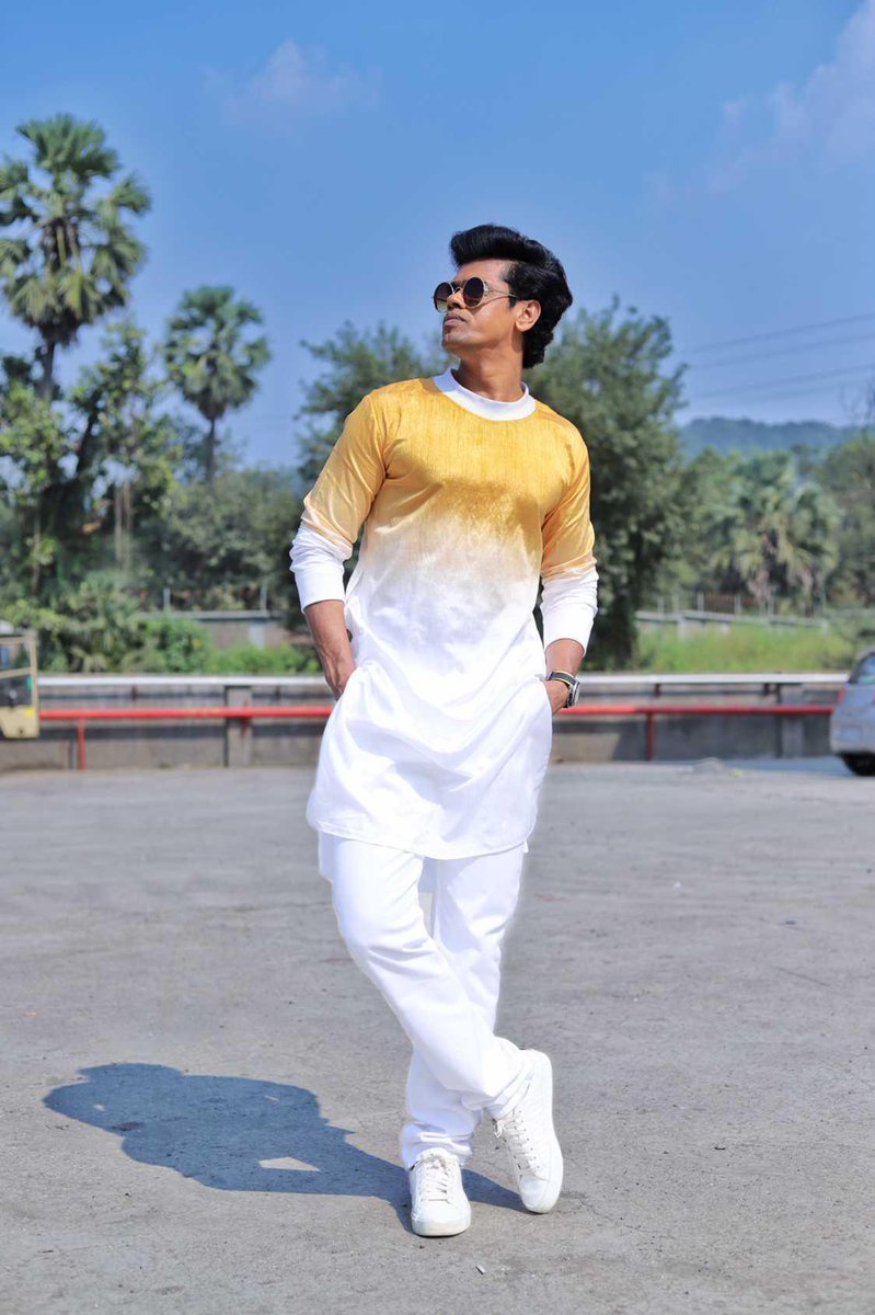 Marathi_Celebs's tweet photo. आपल्या लाडक्या सिद्धूचा @SIDDHARTH23OCT भन्नाट लूक डिझाइन केलाय तेजस्विनी पंडित @tejaswwini हिने. 💗 तुम्हाला हा लूक कसा वाटला?

#SiddharthJadhav #Tejadnya #TejaswiniPandit #PlanetMarathi #MarathiActors #MarathiCelebs .
.
.
Follow us now - @Marathi_Celebs . https://t.co/wjn5bXZX0K
