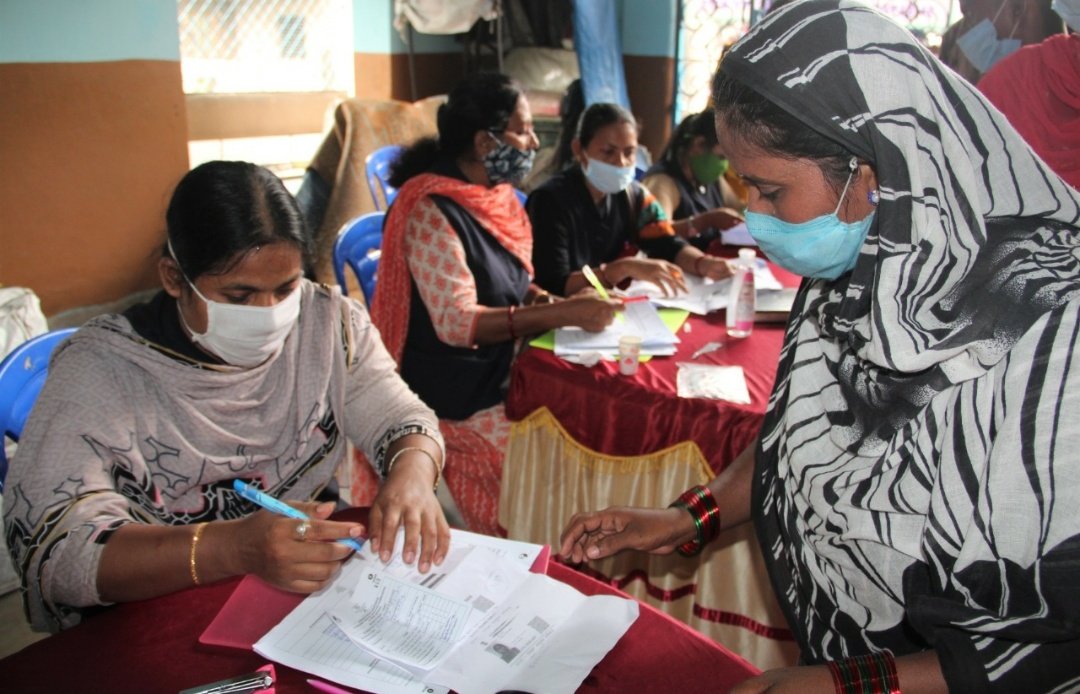 OxfamIndia's tweet photo. Rebuilding lives one day at a time๐ผ
With #AmericanTowerFoundation we supported over 5000 most vulnerable people with shelter & hygiene kits, who were hit by disastrous #CycloneAmphan in #South24Parganas in #WestBengal.
#ATCIndia #ATCCSRFoundationIndia #AmericanTowerCorporation https://t.co/AR562j6ZAU