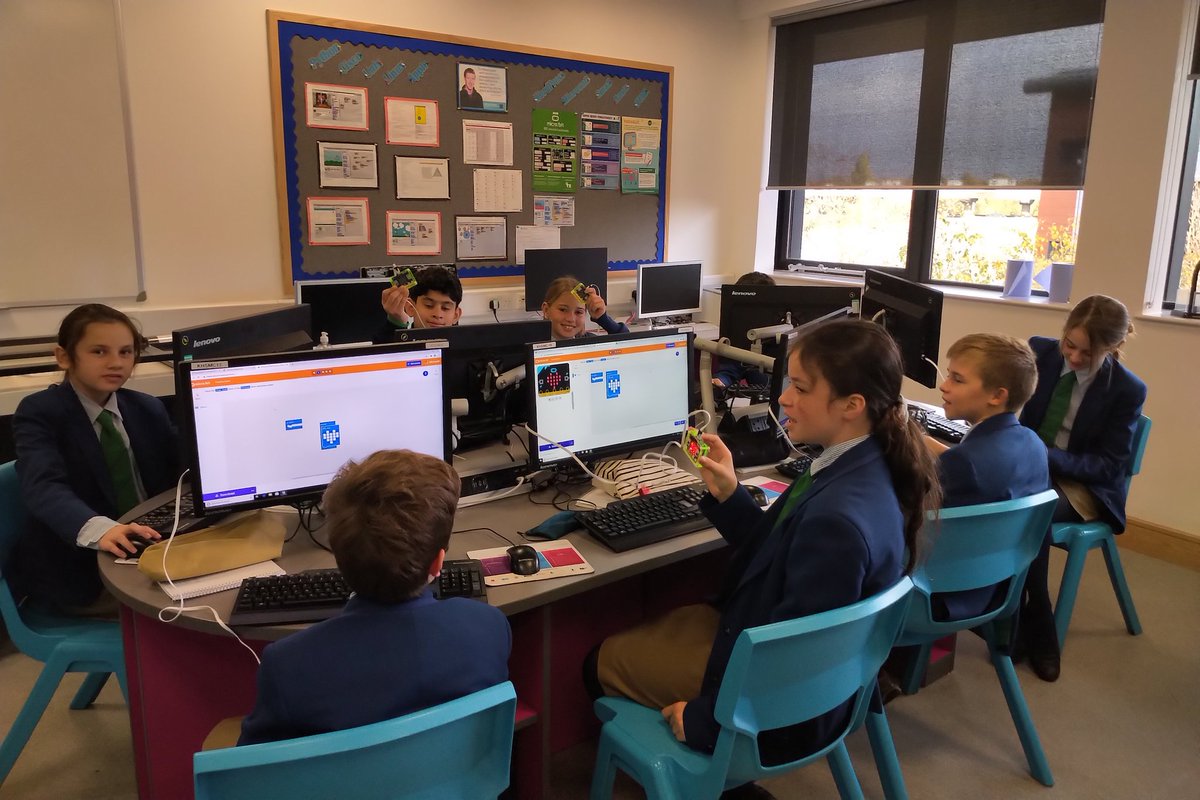 KewHouseICT's tweet image. @KewHouseICT Year 7's coding their microbits.  #enjoyingcoding #enjoyingschool.