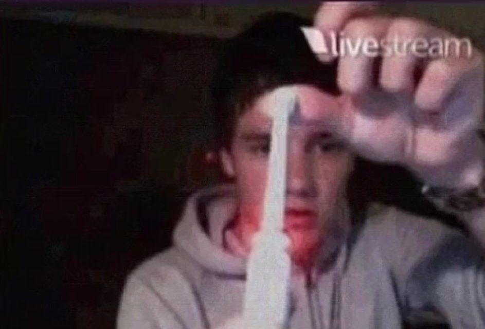 marymusicoff's tweet image. he showed 83k people his toothbrush because it was flashing red. don't ever tell me fame changed this boy. #LiamPayne #liamsafterwatchparty #LpAct3