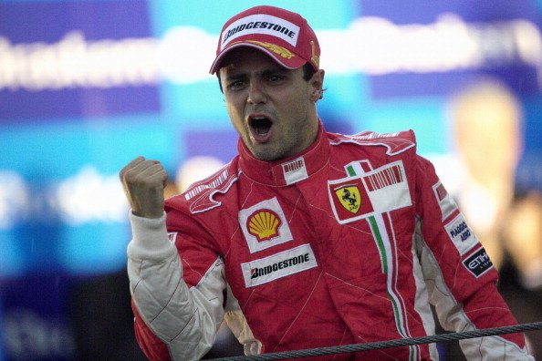 victorabadf1's tweet photo. 2 de noviembre de 2008.

Hoy se cumplen 12 años de la carrera que decidió un Mundial en la última curva de la última vuelta del campeonato.

Lluvia. Locura. Emoción. Tensión. Sencillamente irrepetible. Jamás volveremos a ver algo así.

Gran Premio de Brasil 2008. https://t.co/3l3Rkx051o