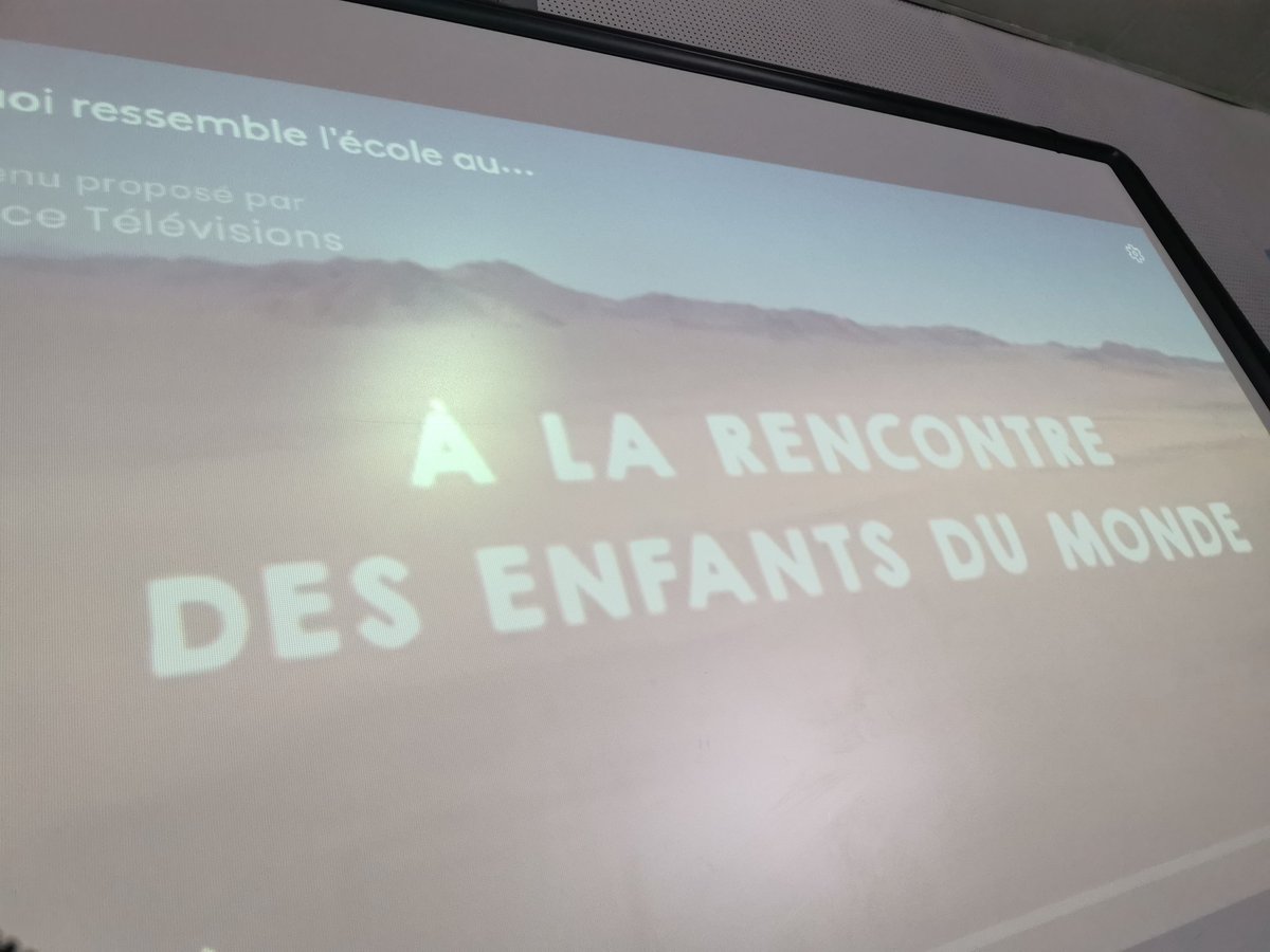 Aujourd'hui, nous découvrons le quotidien d'écoliers du bout du monde... 😉