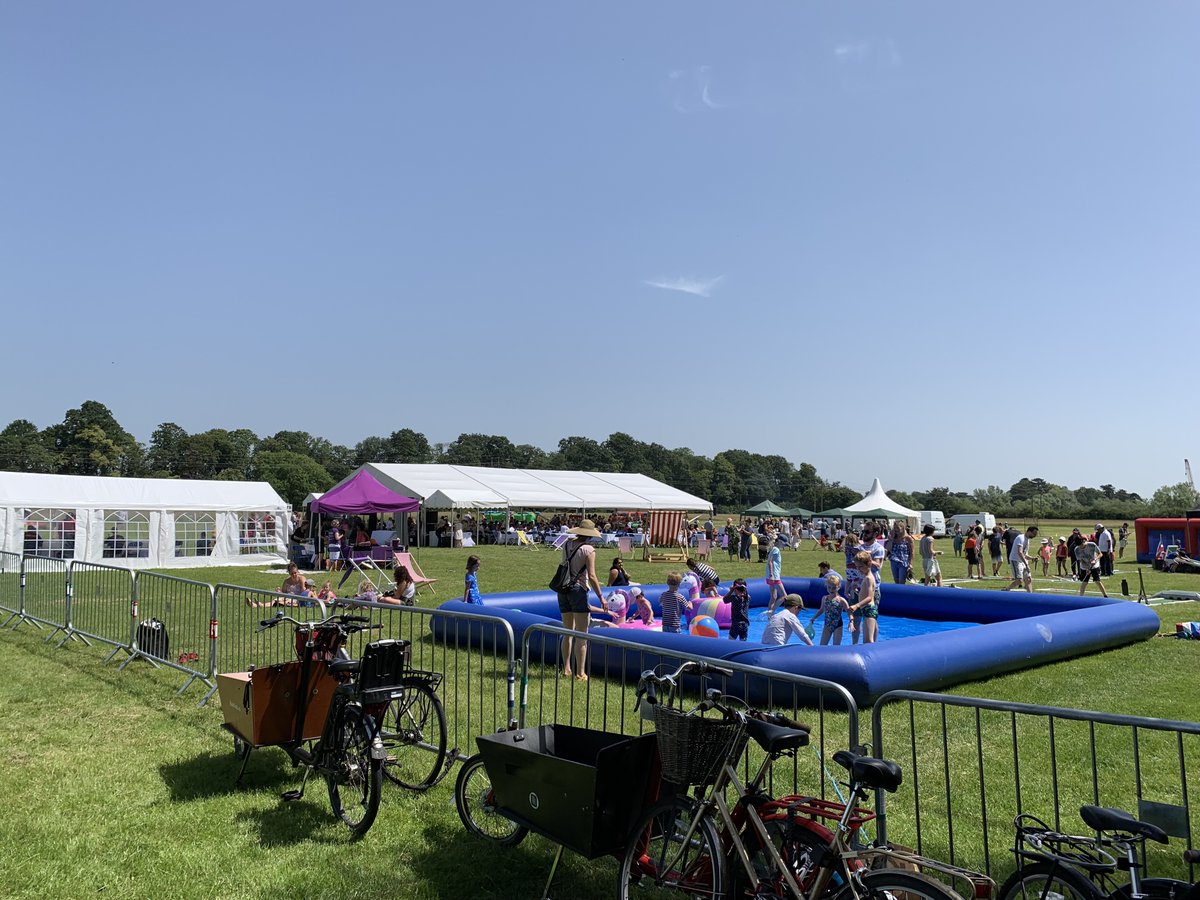 We've organised and managed some awesome #Summerparties in our time. If you're not 'doing' Christmas then lets talk Summer! Fun for all the family! 
Get in touch via our website - ow.ly/fjl750BXHMG
#summerevents #eventprofs #summer #fun #icecream #games #water
