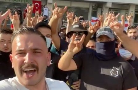  #Turquie  #Bozkurt  #Ülkücü Depuis les incidents de  #Vienne,  #Décines et  #Dijon, on commence à entendre parler dans les médias de la mouvance nationaliste turque des  #LoupsGris. Mais qui sont les Loups gris ? Quelle est l’histoire et l'idéologie de cette mouvance politique ? (1/17)