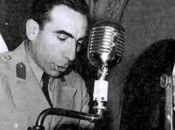Le 27 mai 1960, un coup d’Etat renversa le Premier ministre libéral-conservateur Adnan  #Menderes, qui fut exécuté un an plus tard. Le colonel Türkeş participa à ce putsch, et fut chargé lui-même de lire la proclamation du coup d’Etat sur les ondes de la radio d’Ankara (4/17)