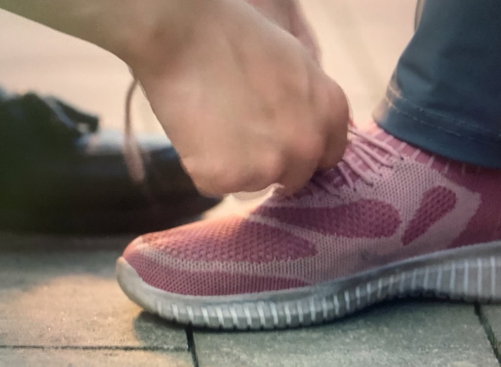 Helping anotherI say attempt because Han Ji Pyeong tied her shoelaces for her. An act that represents the lengths of how much he is willing to do just to help Granny and Dal-mi.  #StartUpEp6  #StartUp