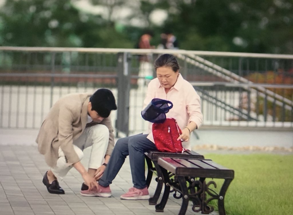 Helping anotherI say attempt because Han Ji Pyeong tied her shoelaces for her. An act that represents the lengths of how much he is willing to do just to help Granny and Dal-mi.  #StartUpEp6  #StartUp