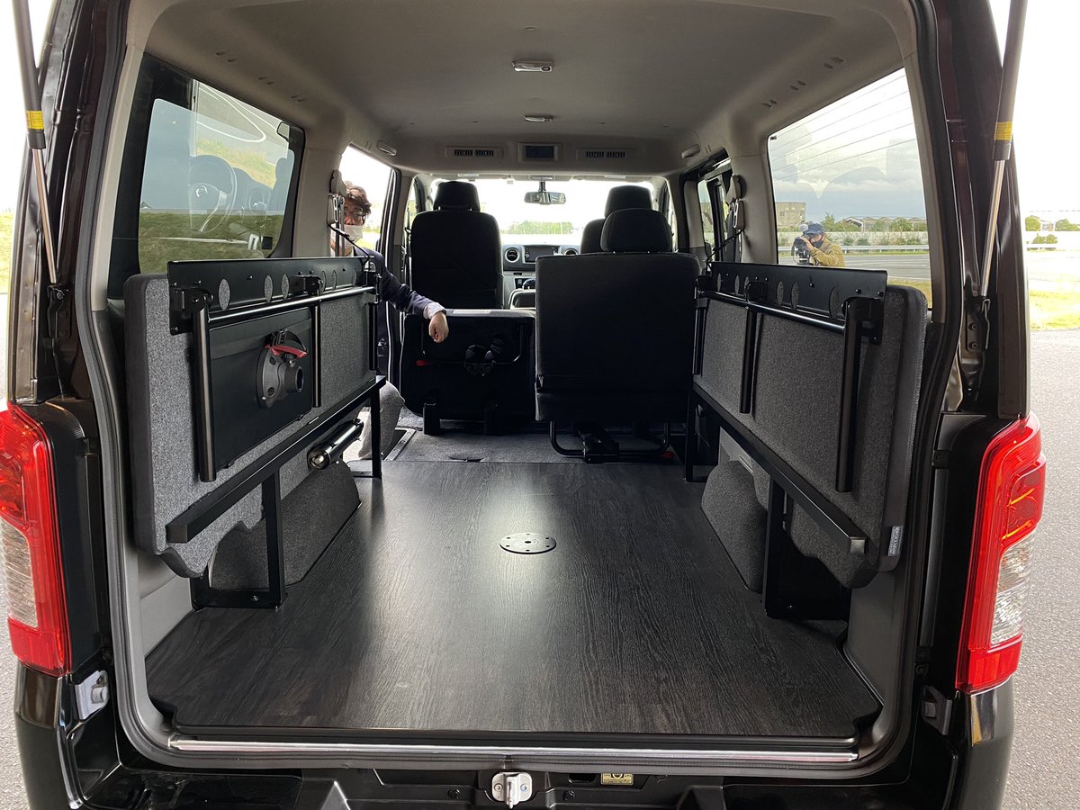 コグレ 旅ストラップ かわリュmini発売 車中泊キャラバン 乗車定員は5人 写真の女性は162cmです 後ろのベッドスペースは180cm弱の人が2人くらい寝られる広さ 移動するセミダブルベッド 通常のキャラバンより40万円くらいプラスと言ってたかな コグレ 旅ストラップ かわリュmini発売 車中泊キャラバン 乗車定員は5人 写真の女性は162cmです 後ろのベッドスペースは180cm弱の人が2人くらい寝られる広さ 移動するセミダブルベッド 通常のキャラバンより40万円くらいプラスと言ってたかな