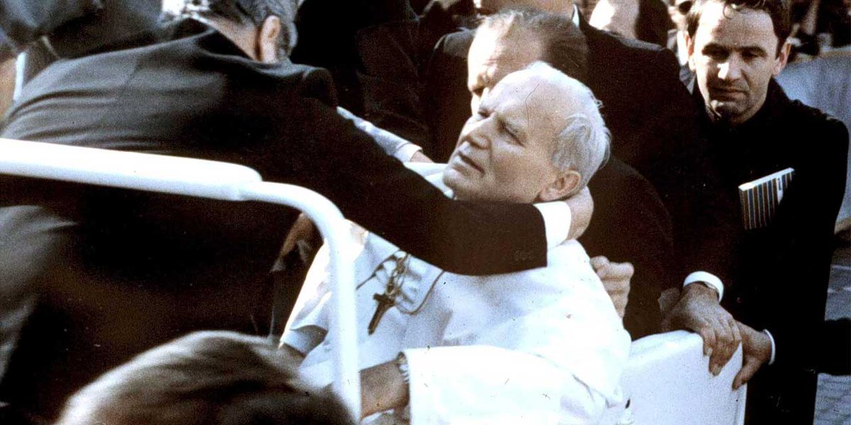 Cette mouvance se fit connaître internationalement suite à l’attentat contre Jean-Paul II du 13 mai 1981, ayant impliqué Mehmet Ali  #Ağca. Aujourd’hui encore, les circonstances autour de cet événement demeurent floues (piste bulgare, iranienne, mafieuse ... ?) (11/17)