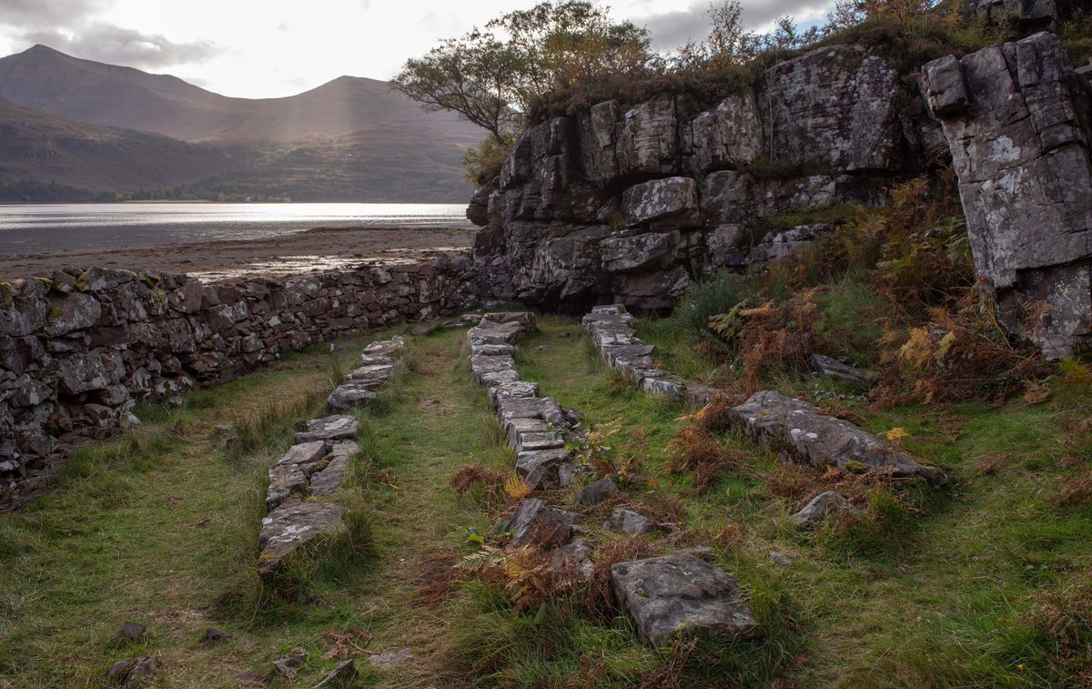 D_Houston's tweet image. Not always sunshine of course but Torridon has more than huge hills. We found this historic outdoor church called Am Ploc. I tried preaching, but Gill was the only member of the congregation (and she was looking a bit bored!), so went for a walk/swim by this lovely burn
🐾👣😊