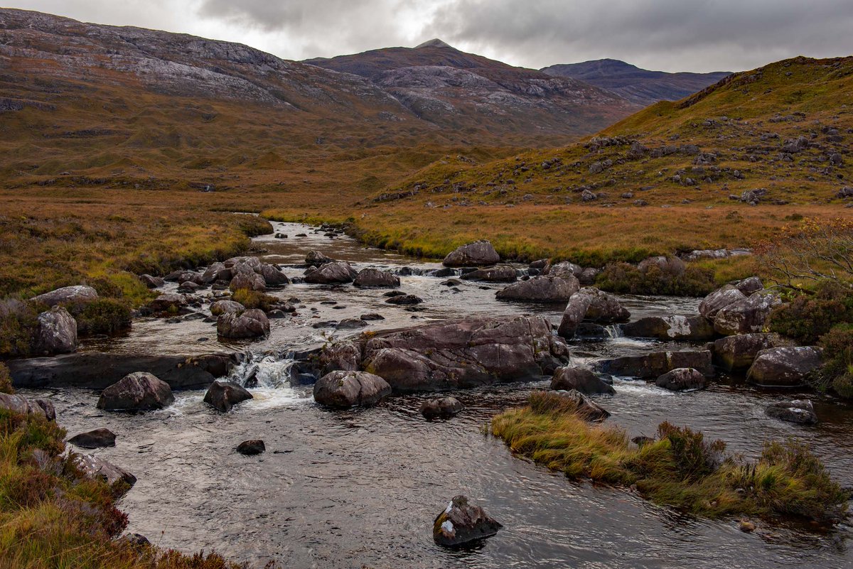 D_Houston's tweet image. Not always sunshine of course but Torridon has more than huge hills. We found this historic outdoor church called Am Ploc. I tried preaching, but Gill was the only member of the congregation (and she was looking a bit bored!), so went for a walk/swim by this lovely burn
🐾👣😊