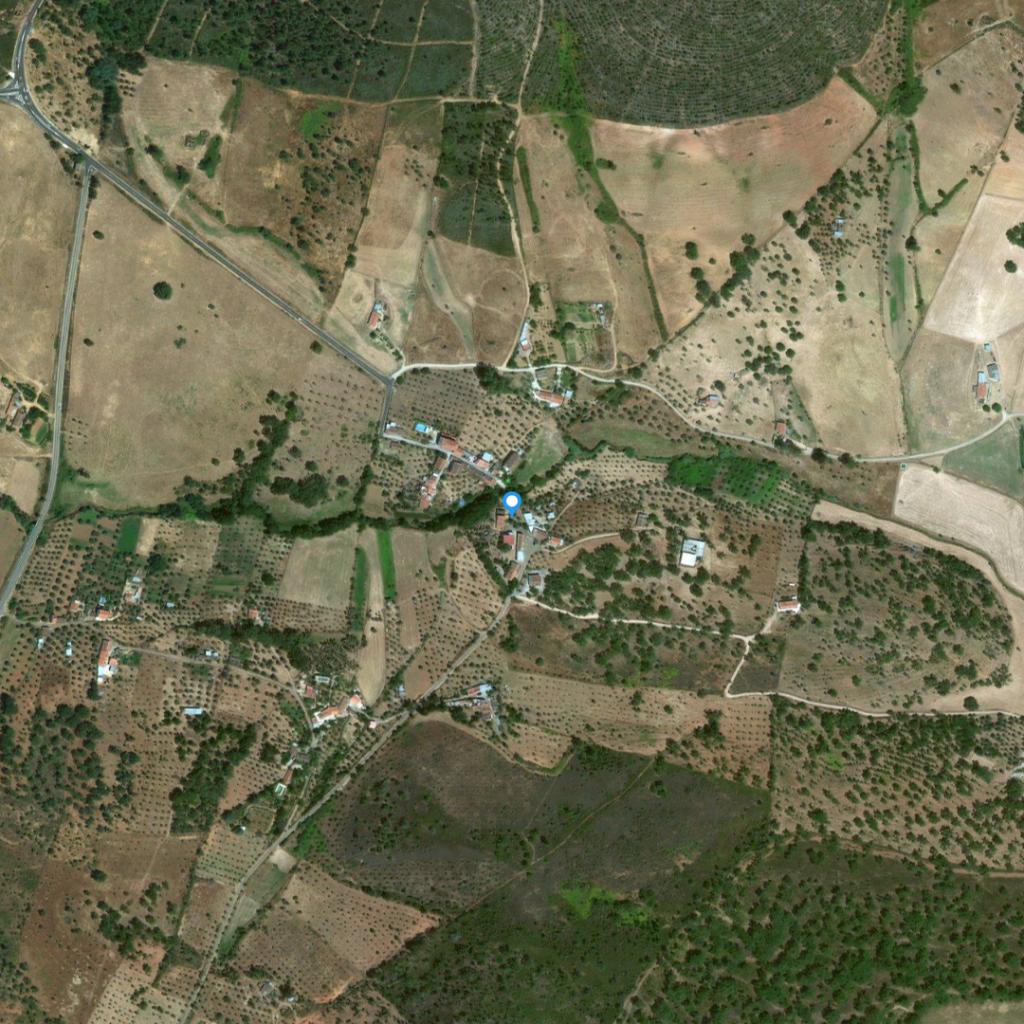 TomTom's tweet image. Between Portugal and Spain, there is a small bridge that connects the two countries. At less than 3.5 meters long, it is considered the world’s shortest international bridge! #MapFactMonday