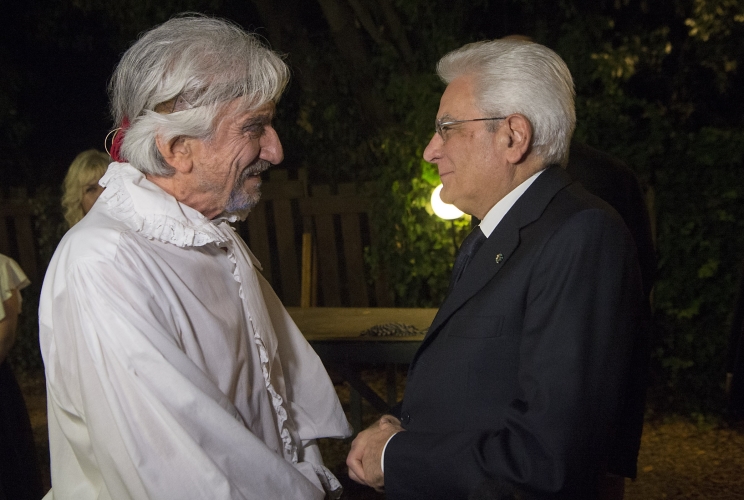 Radio1Rai's tweet photo. “Erede naturale di Ettore Petrolini, espressione genuina dello spirito romanesco. Desidero ricordarlo anche come intellettuale lucido e appassionato, sempre attento e sensibile alle istanze delle fasce più deboli”.
Così presidente #Mattarella ricorda #GigiProietti https://t.co/EjP2XaTTKL