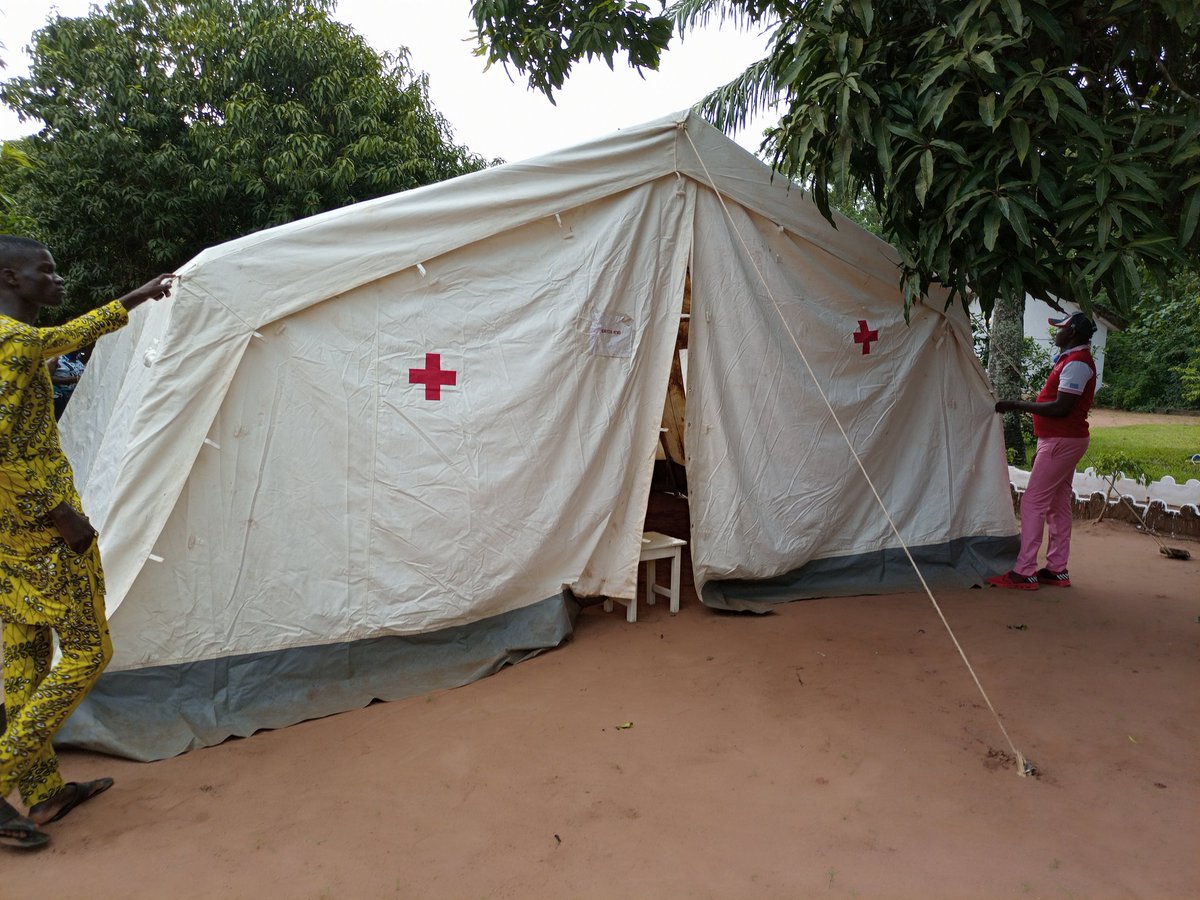 stylineagbaz's tweet photo. Depuis hier soir, je participe à la formation des équipes nationales d'intervention #ENI en cas d'#urgence de la @CroixRougeBj. 
Nous avons nous mêmes installés nos tentes et sommes gonflés à bloc pour cette semaine qui s'annonce passionnante et éprouvante 🤩😉 @gouvbenin #NDRT https://t.co/yJ2Pb78VuU