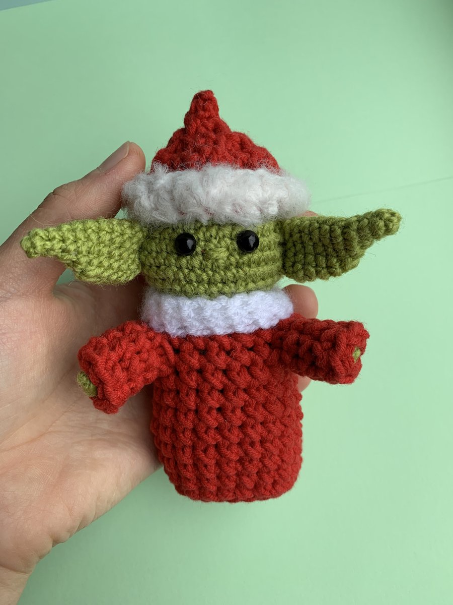 VictoriaYevl's tweet photo. Meet my new baby Yoda in Santa costume. It’s Christmas Yoda!
https://t.co/oCDSAdvSfG #christmastree #christmasdecor #sandababy #babyyoda #yoda #thechild #starwars #themandalorian #christmasstocking #starwarsgift https://t.co/gcmYRRG09i