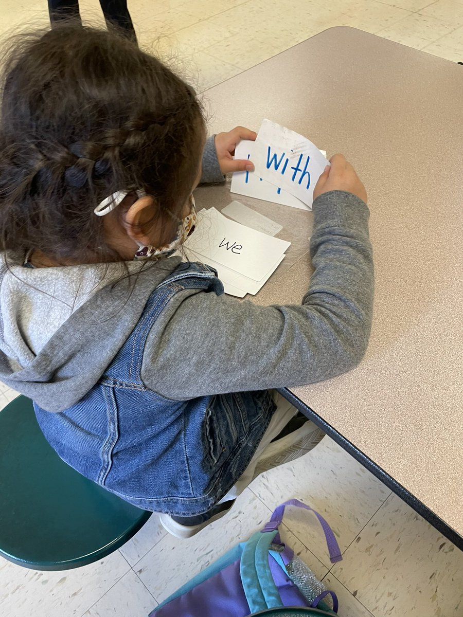 gasiecki_amanda's tweet image. This rockstar student was making every second count, even at the end of the day in bus room! 👍🏽 @CENT_Tweets #teachCENT