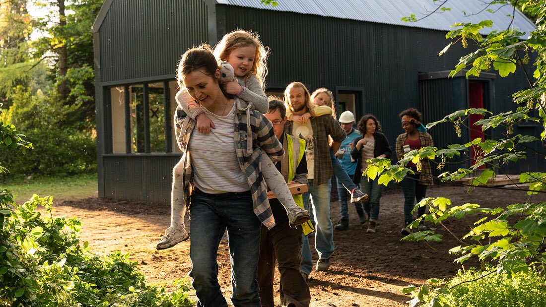 Just watched the Irish film HERSELF. Actress and screenwriter Clare Dunne is pretty terrific in the role of a domestic abuse survivor building her own home, literally and figuratively. A moving and unvarnished performance. Glad to have finally caught it. 🇮🇪