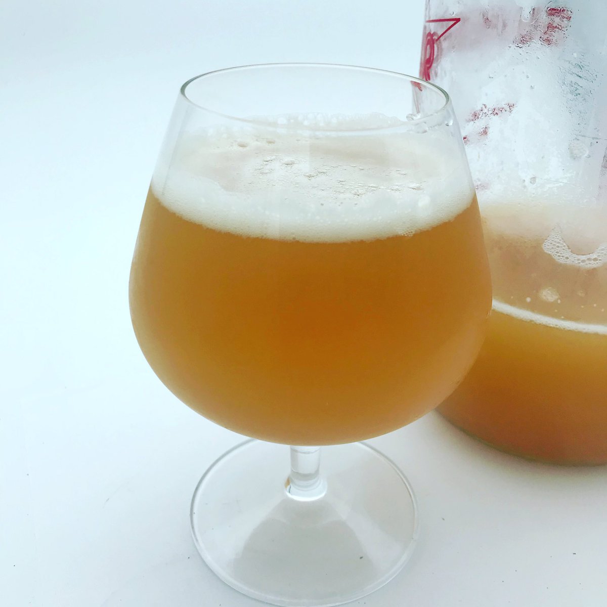 LIBreweries's tweet image. This is a very enjoyable Dirty Diamond Brewing NEIPA. It comes in at 8% ABV. It’s very citrusy with a smooth mouthfeel. It uses Galaxy, Nelson Sauvin, Citra, and Mosaic hops. It’s currently a homebrew. Dirty Diamond Brewing is a up and coming LI Brewery.
#craftbeer #DIPA #NEIPA