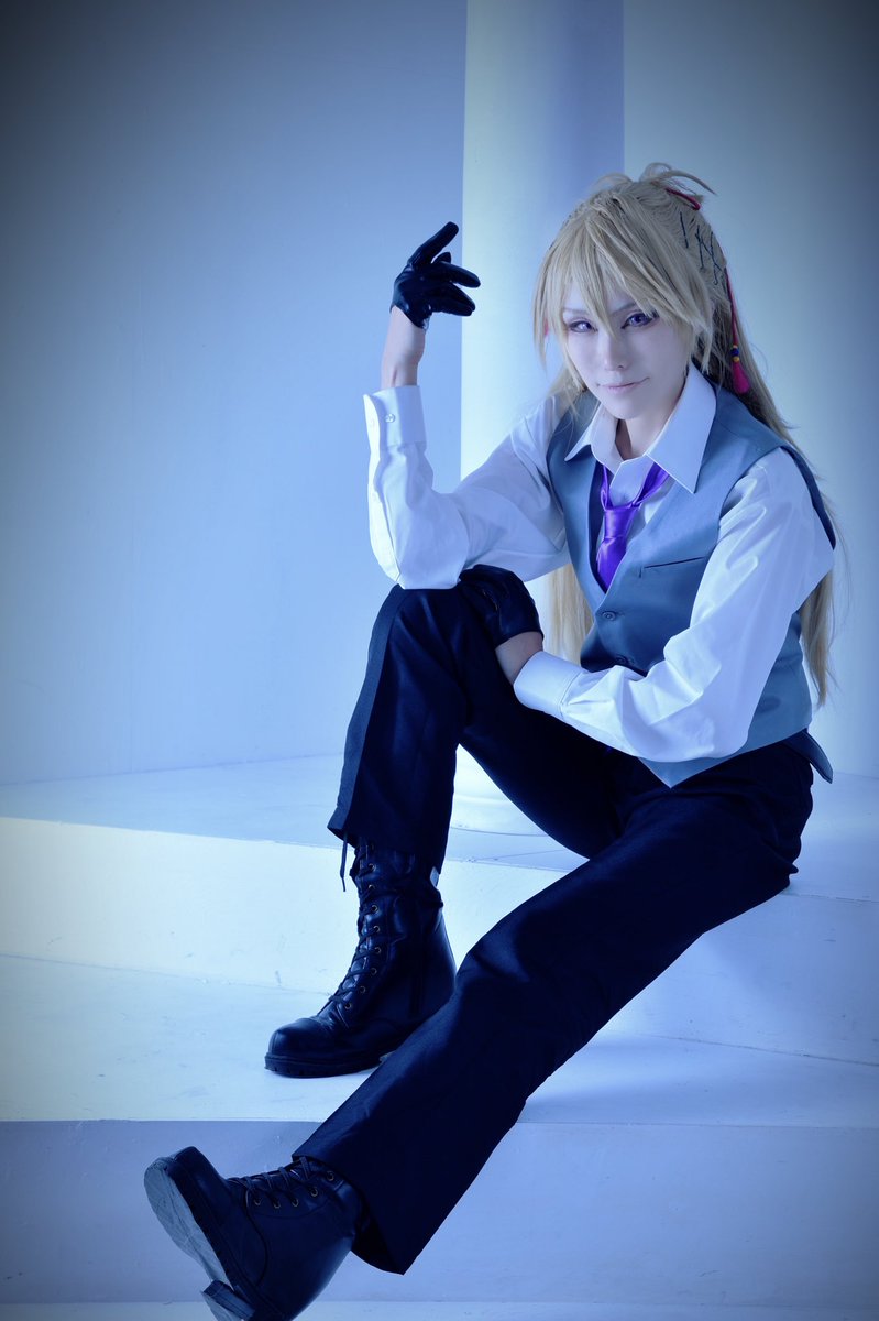 junotachi's tweet photo. 【Cosplay】刀剣/小竜
⚠️装備・ジャケットオフ⚠️※縦写真
『悪党』と呼ばれた男の記憶
●悪党…元の主・楠木正成公の通り名
中世では現在の『悪党』とは意味合いが違い、支配階級への対抗勢力やそれを先導した者のこと
―――
photograph:@lieutenantA
#junonalbum
#ユノン帖 https://t.co/DChU0uXe3K
