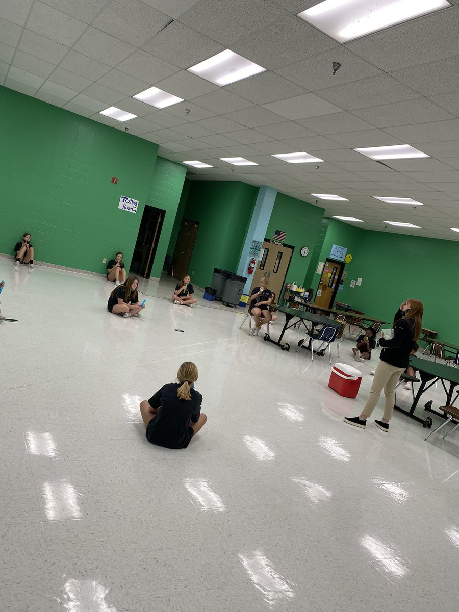 Thankful for our wonderful FCA interns. Popsicles &amp; fellowship post practice. #lmslions #mcslearn <a href="/nealabamafca/">NE Alabama FCA</a>