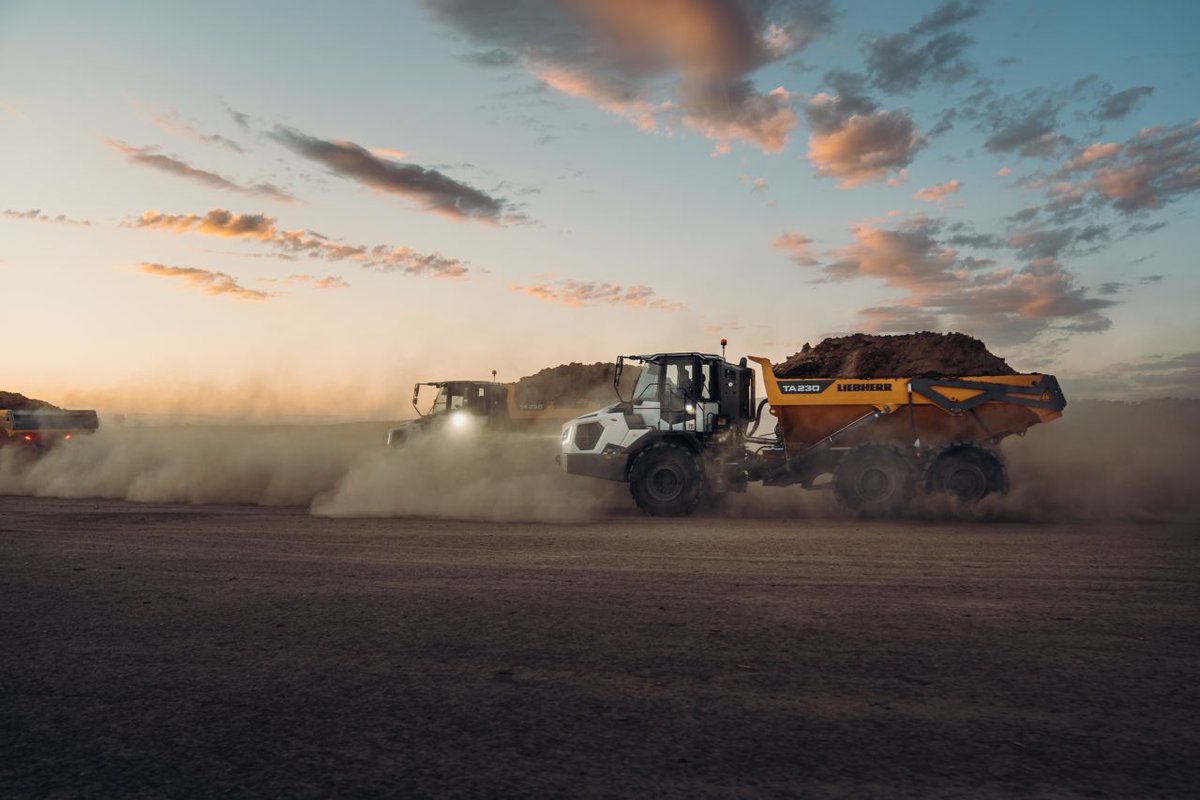 im_mining's tweet photo. #Articulated dump trucks (#ADTs) have numerous applications in smaller metallic & industrial minerals mines. @liebherr's new #TA230 #Litronic offers maximum ground clearance, a powerful drivetrain, solid articulated swivel joint & new cab #futureofmining https://t.co/Gs7GJtXOtu https://t.co/EiA0oTTHQD