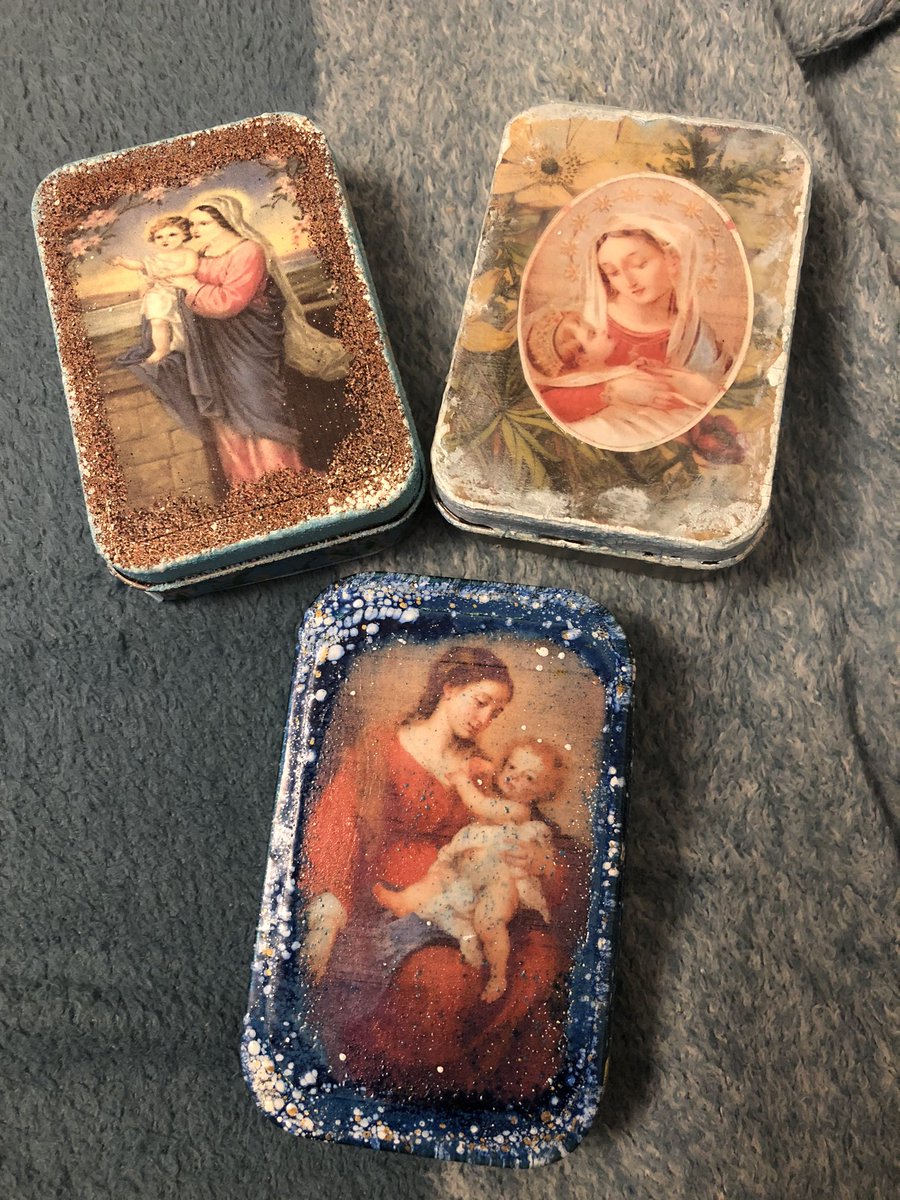 CarmeliteAnna's tweet photo. I’ve started altering altoid tins to put my rosaries in. Very pleased so far. https://t.co/rJcbcrrAWM