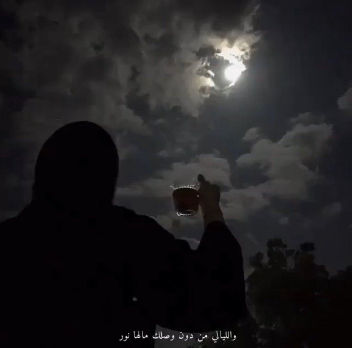 a444444p's tweet photo. والليالي من دون وصلك مالها نور https://t.co/QL6VSy9RcF